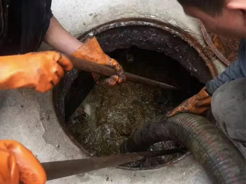 通榆清理化粪池时如何避免沼气的危害？